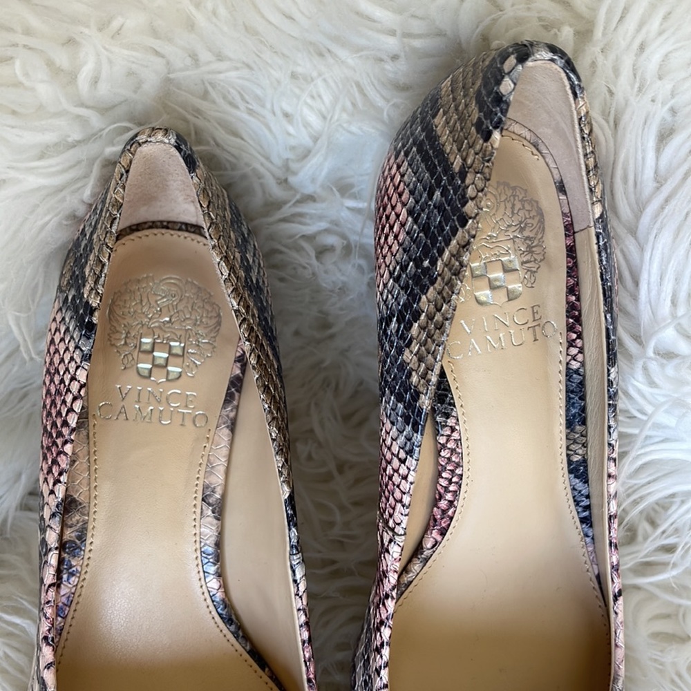 Vince Camuto Snake Heels Size 7.5 M 38 - Picture 3 of 11